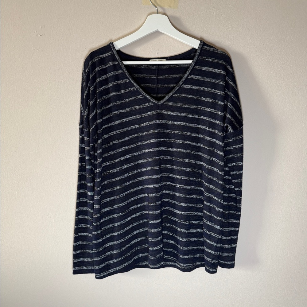 rag & bone Navy Blue Striped V Neck Pull over sweater.
